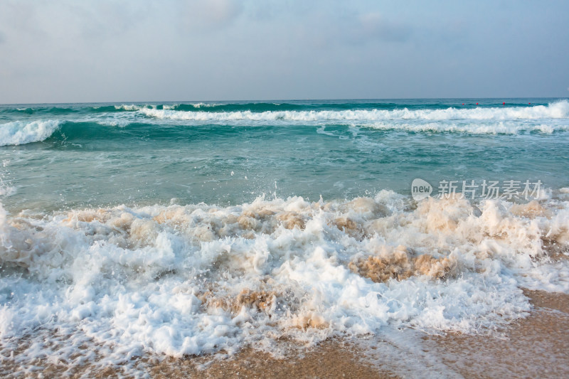三亚海滨沙滩海浪