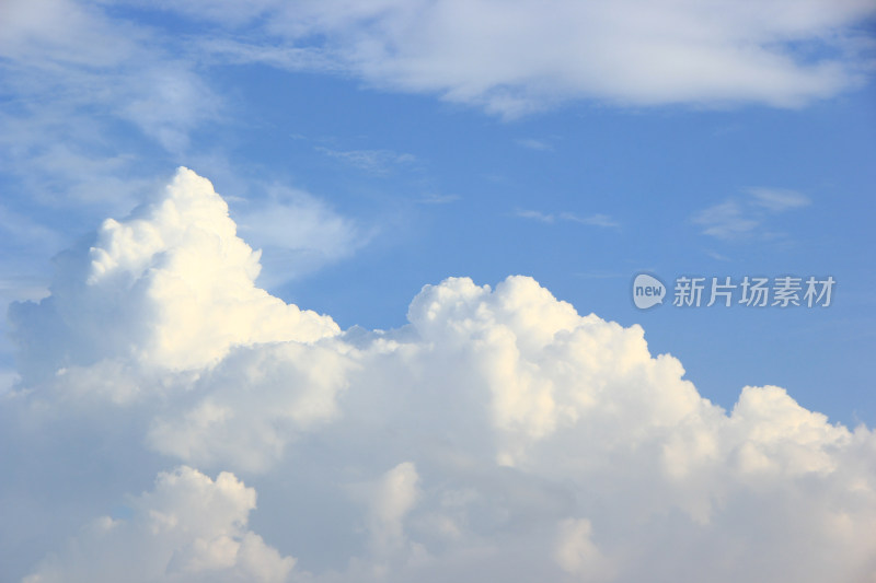 蓝天白云的天空素材