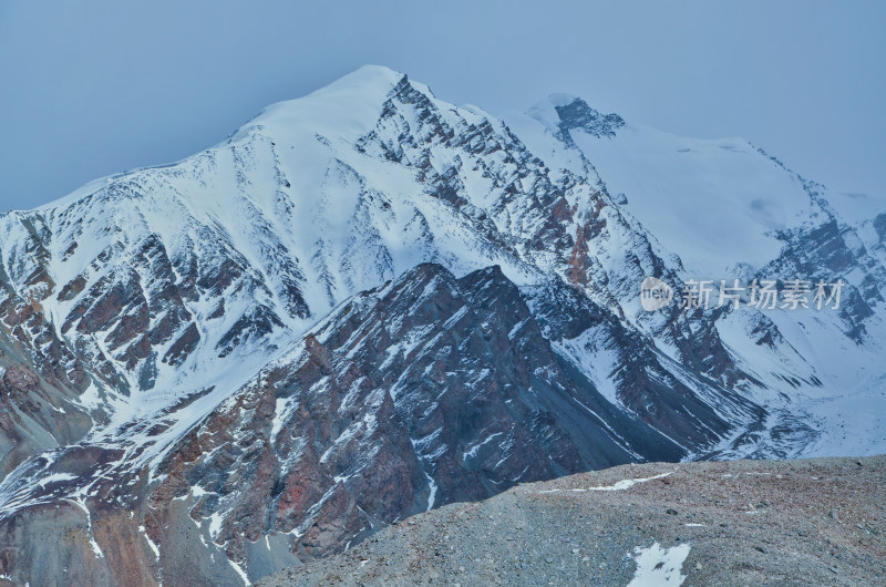 新疆克州慕士塔格峰山脉高山雪景自然风光