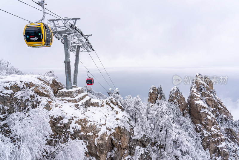 河南老君山景区冬天雪景索道旅游