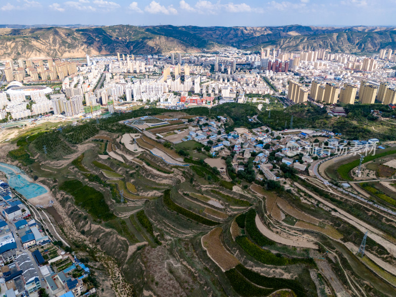 西北地区山区高山种植航拍图