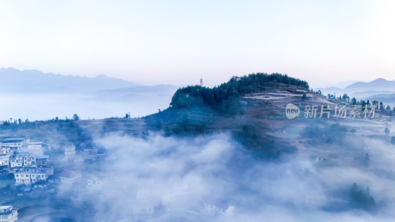 贵州沿河：红花盖下雾正浓