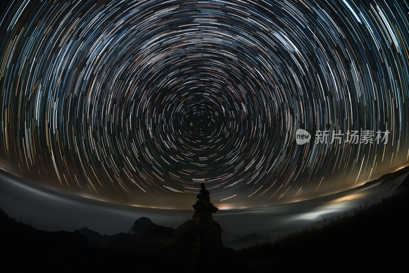 杭州临安太子尖夜空云海星轨