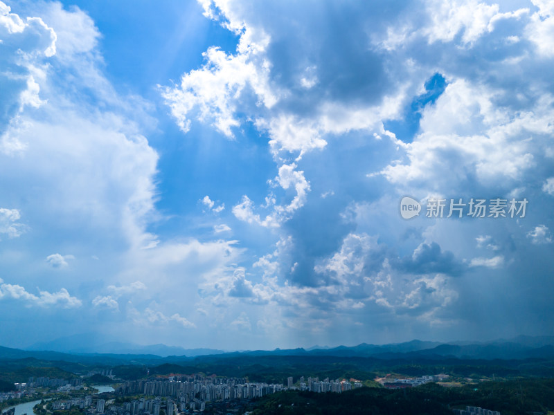 山川风景蓝天白云航拍图