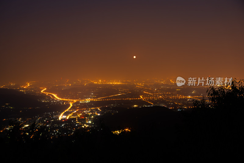 香山夜晚夜景北京城区夜景雾霾