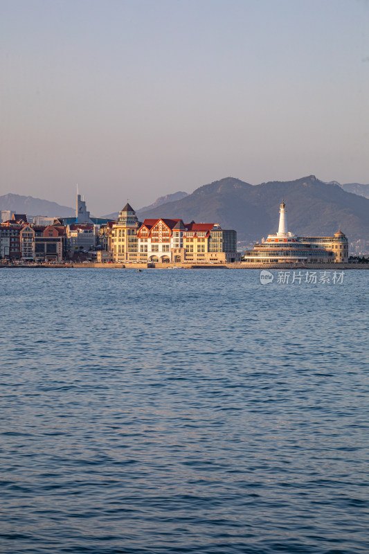 黄昏落日时青岛小麦岛公园自然风景城市景观