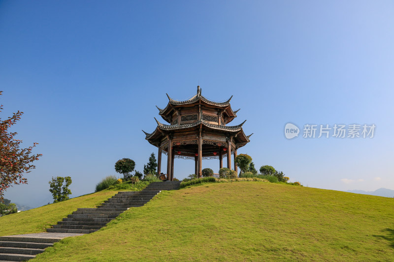 湖北秭归木鱼岛天问公园天问阁，亭台楼阁