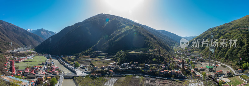 马尔康松岗村全景