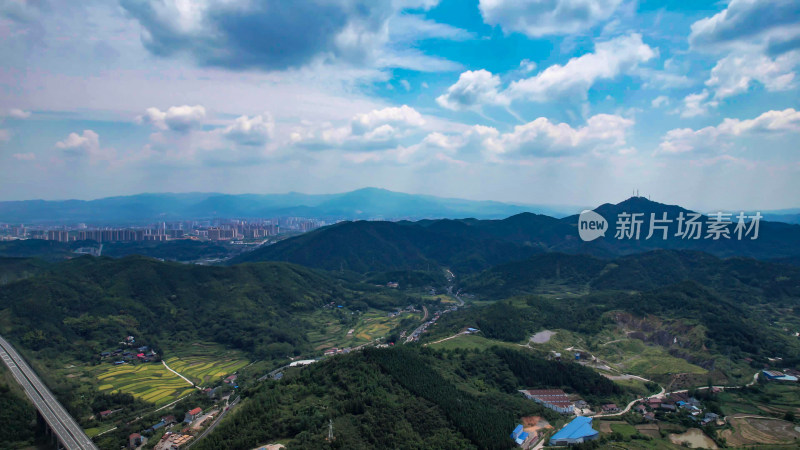 山川丘陵农乡村田园航拍图