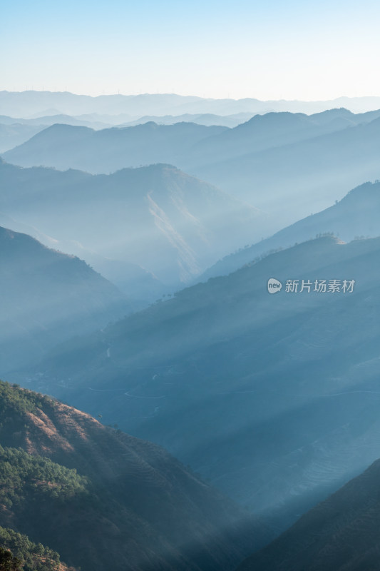 贵州高原山景丁达尔光线风景风光背景素材