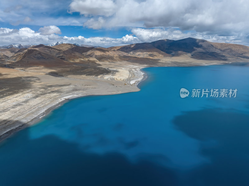 西藏日喀则佩古措蓝色湖泊大环线高空航拍