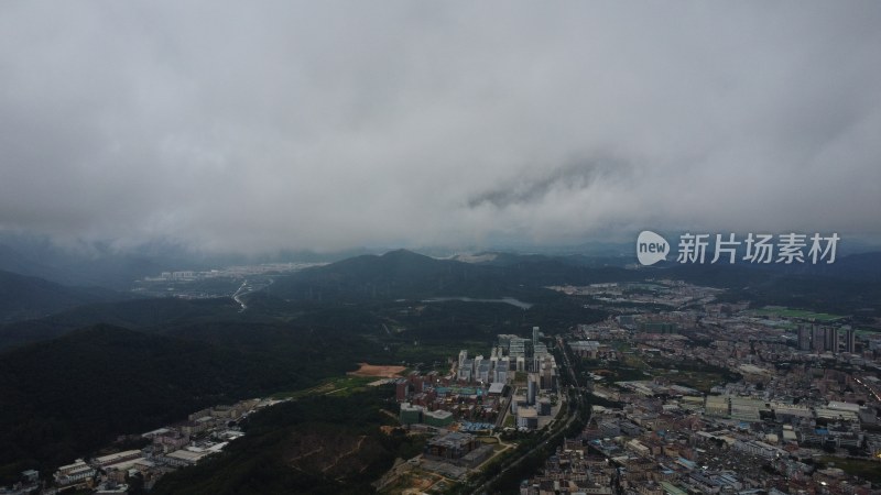 航拍广东省东莞市清溪镇风雨欲来城市风光