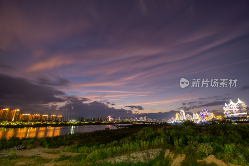 夕阳下的西双版纳景洪市城市剪影