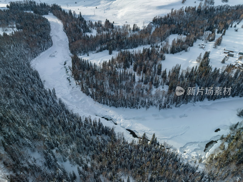 新疆北疆阿勒泰禾木冬季雪景童话世界航拍