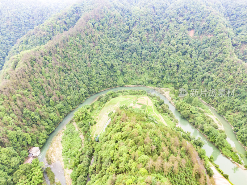 美丽乡村青山绿水航拍摄影图