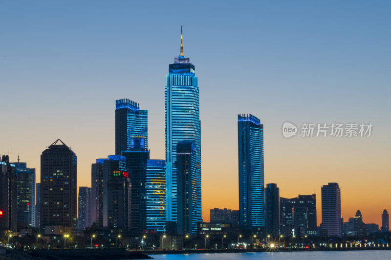 中国山东烟台城市夜景灯光秀滨海建筑风光