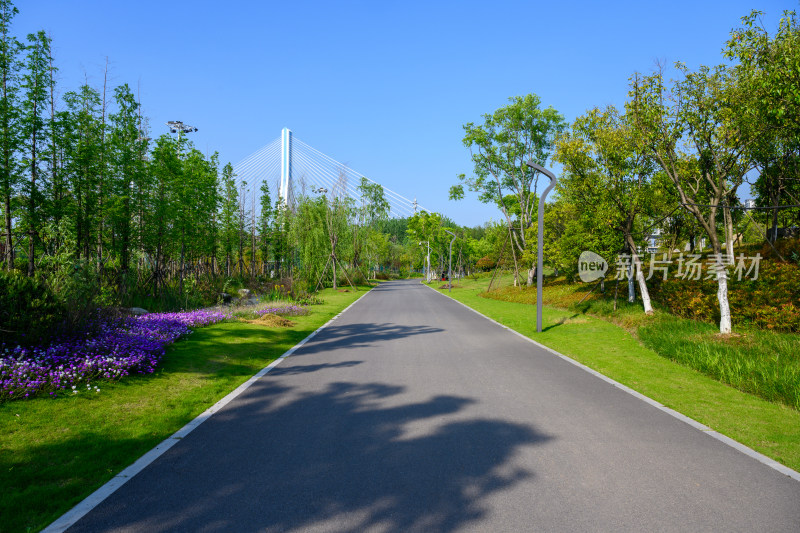 夏季武汉青山江滩公园景观风光