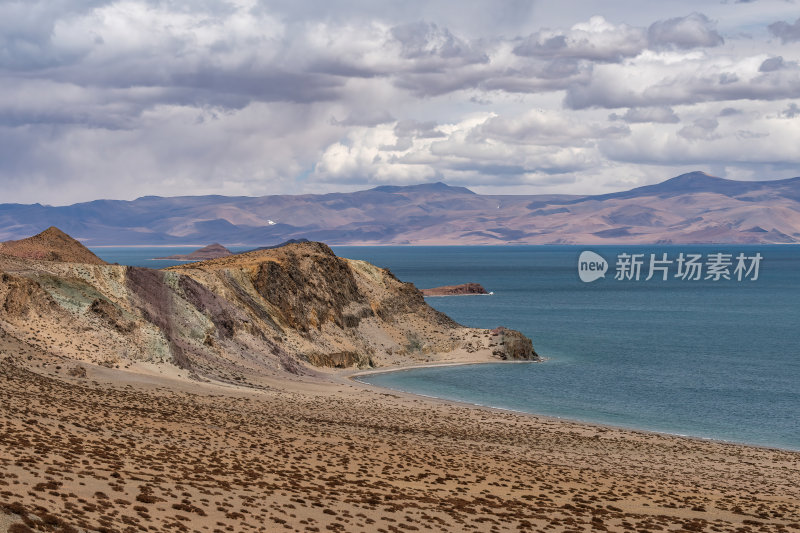 西藏那曲塔若措高原湖泊与流云藏地圣湖宁静