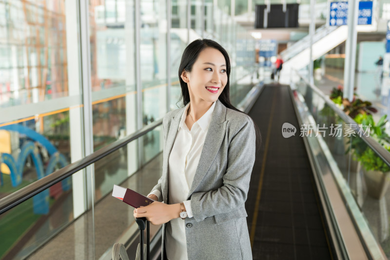 商务女士在机场