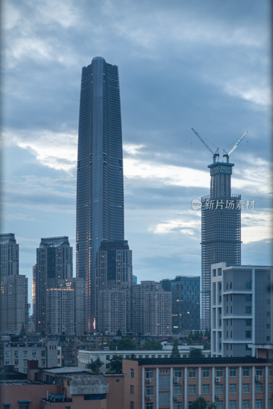 城市高楼建筑景观，在建大厦与摩天大楼