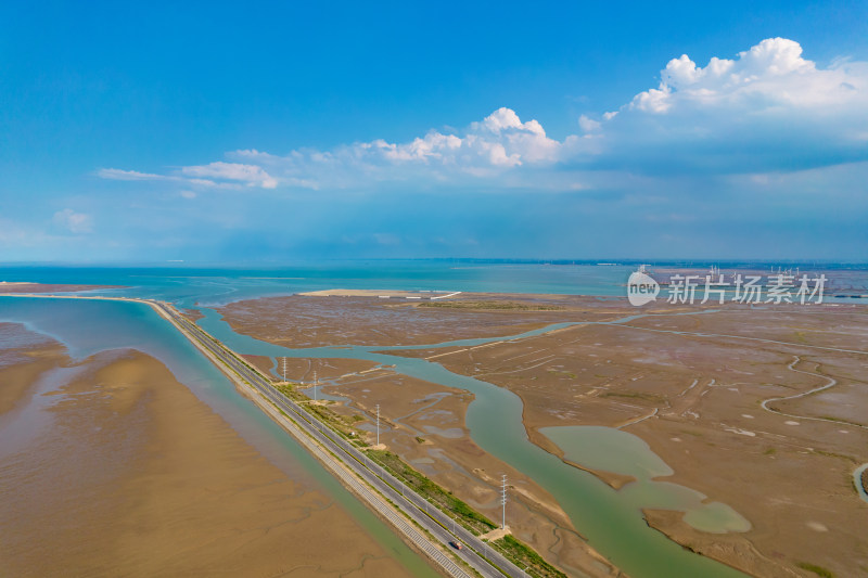 大海海浪沙滩退潮风景航拍摄影图