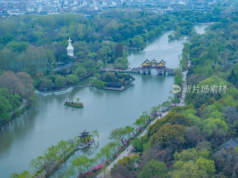 航拍烟雨江南扬州瘦西湖风景区全景