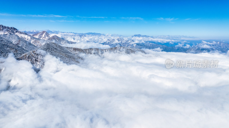 四川成都西岭雪山上空的云海群山航拍