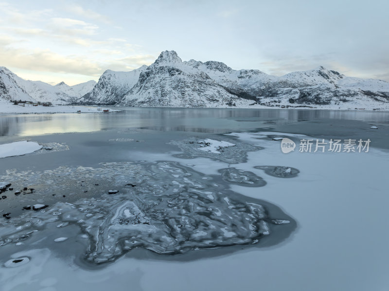 挪威罗弗敦群岛北极圈雷纳冬季雪景高空航拍