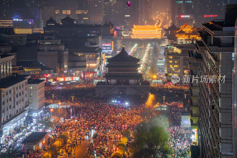 航拍西安钟楼跨年人山人海夜景