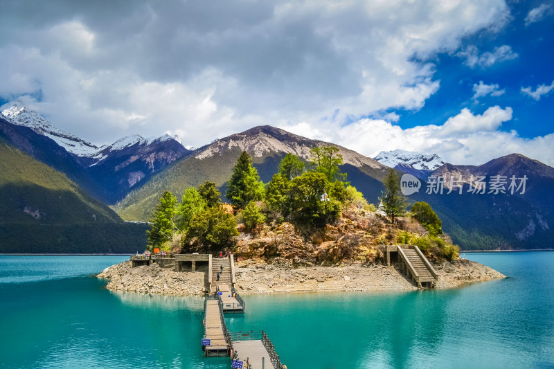 西藏林芝巴松措山水自然风景