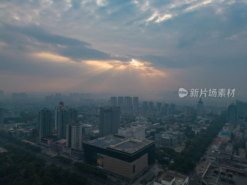 航拍山东淄博城市光晕