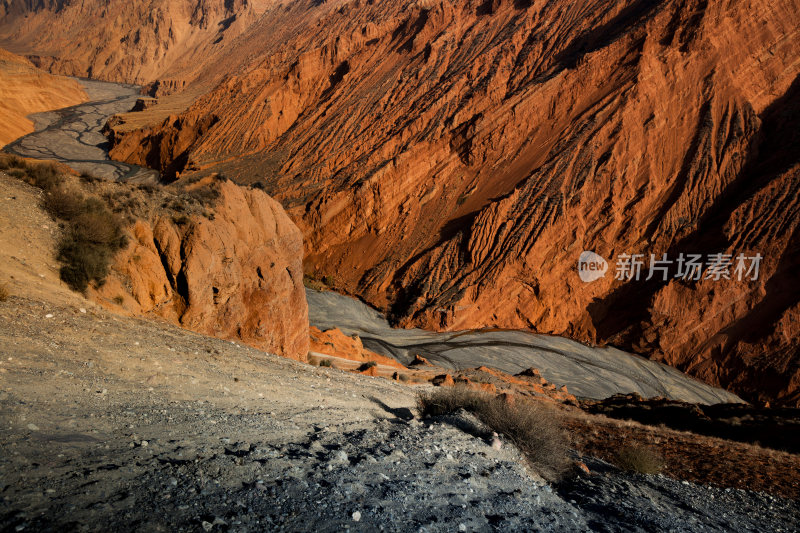 _新疆安集海红山大峡谷 (1)