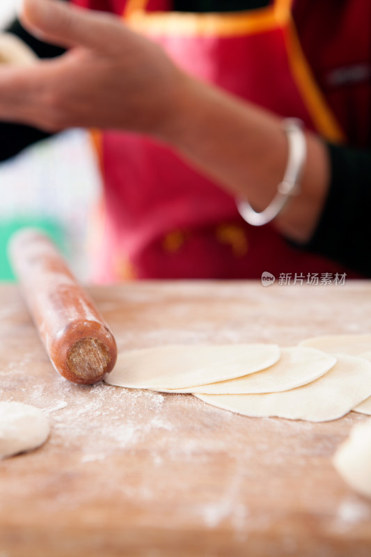 中国传统包饺子