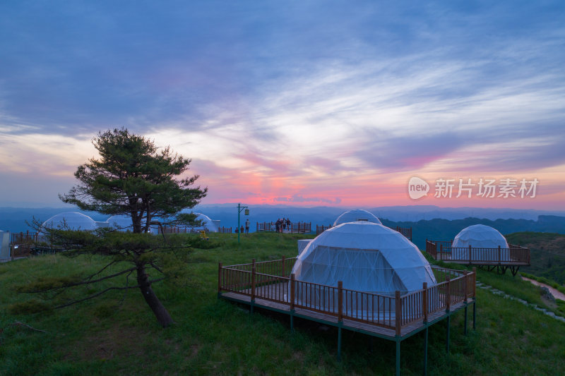 航拍高山露营地日落霞光