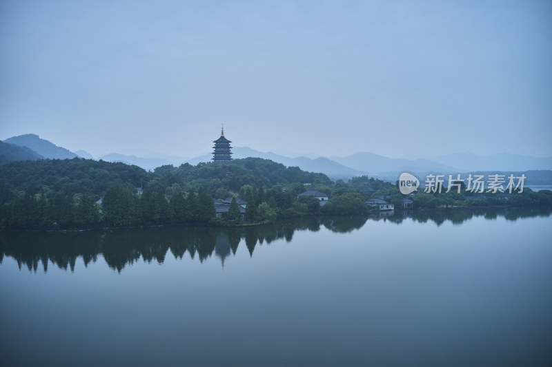 清晨时分的雷峰塔