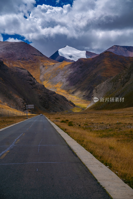 西藏阿里希夏邦马峰