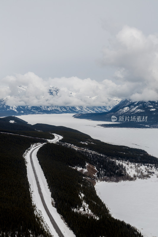 冬天的落基山脉自然美景