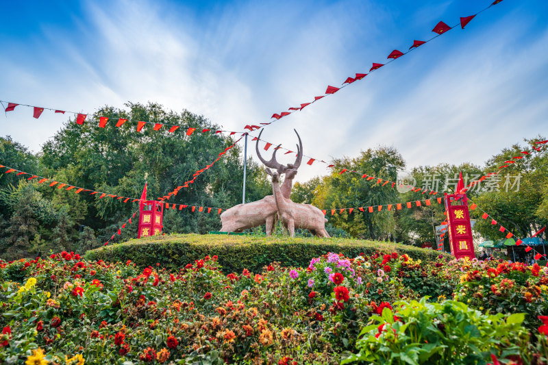 中国新疆乌鲁木齐市红山公园鹿雕像