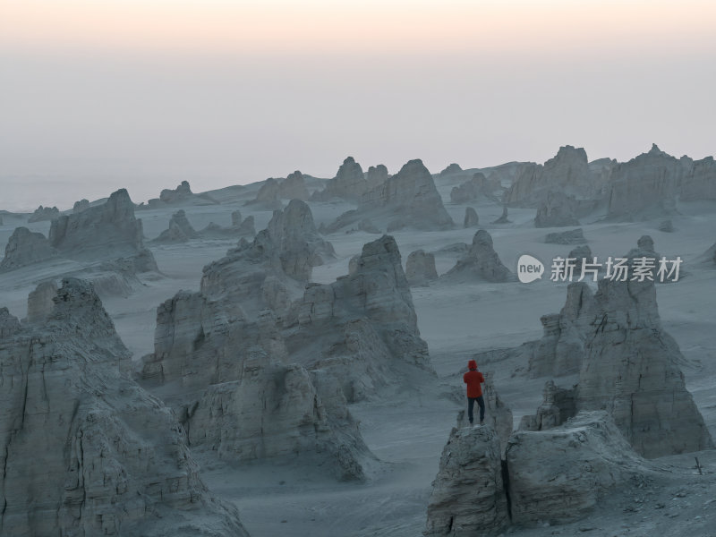 青海海西州俄博梁无人区戈壁滩上的奇特地貌