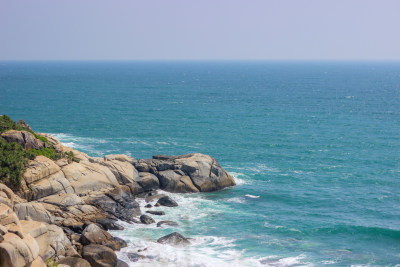 海南三亚蜈支洲岛海岸线岛屿礁石风光