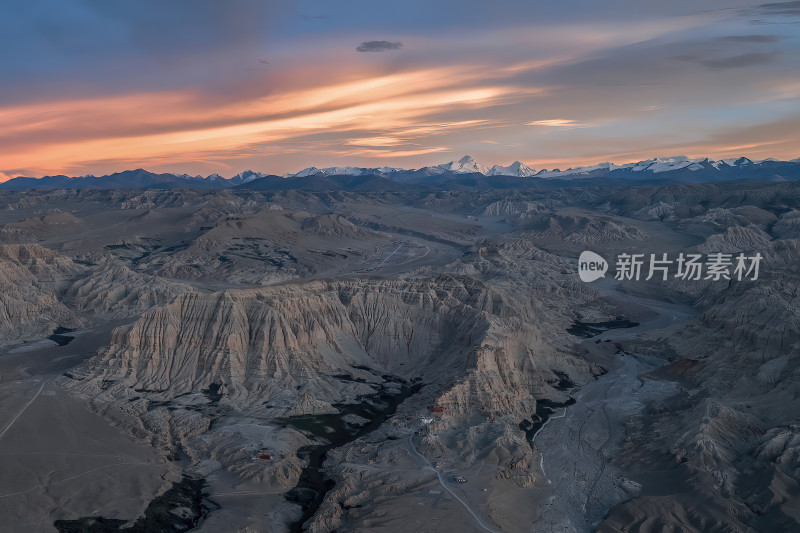 西藏阿里地区古格王朝文化遗迹日落高空航拍