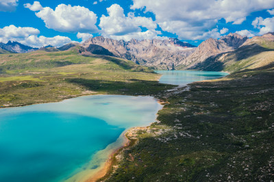 航拍川藏线姊妹湖风景