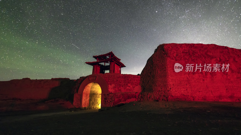 夜空星轨下的建筑