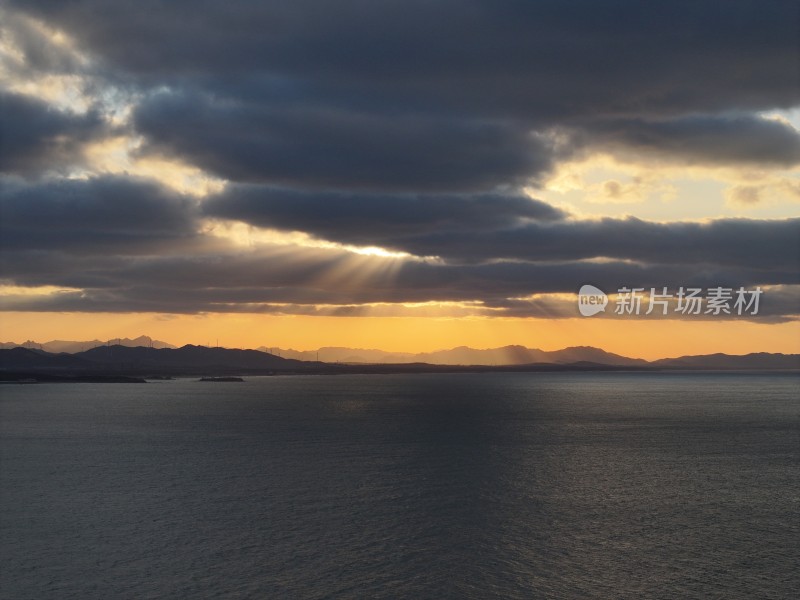 威海高区小石岛海湾西海岸晚霞丁达尔