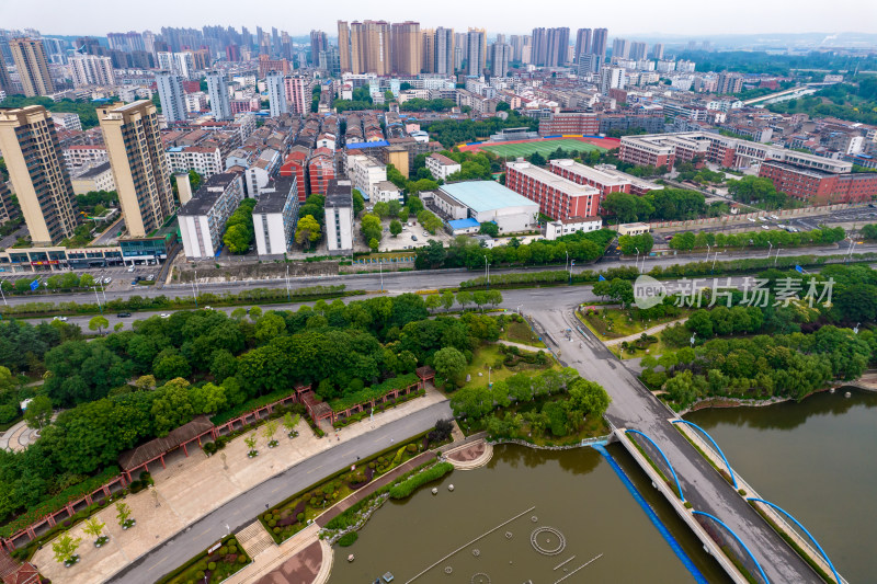 航拍湖北荆门城市风光