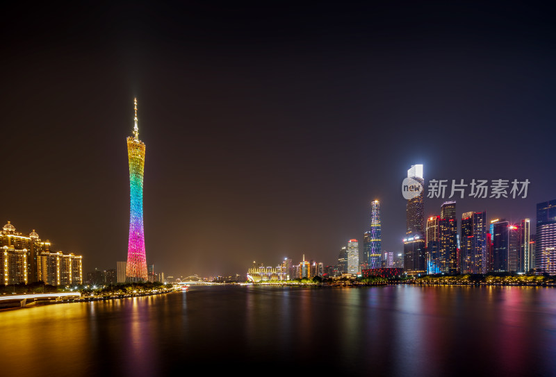 广州夜景灯光璀璨的城市建筑群