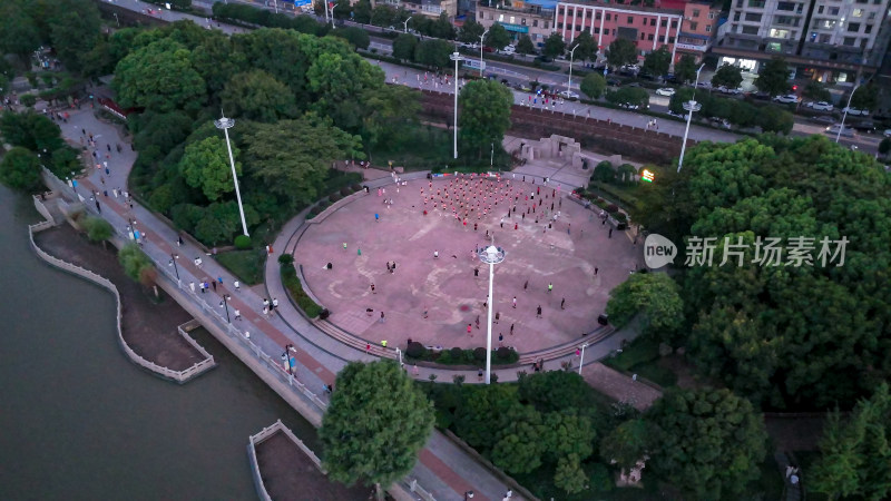 湖北鄂州城市夜幕降临航拍图