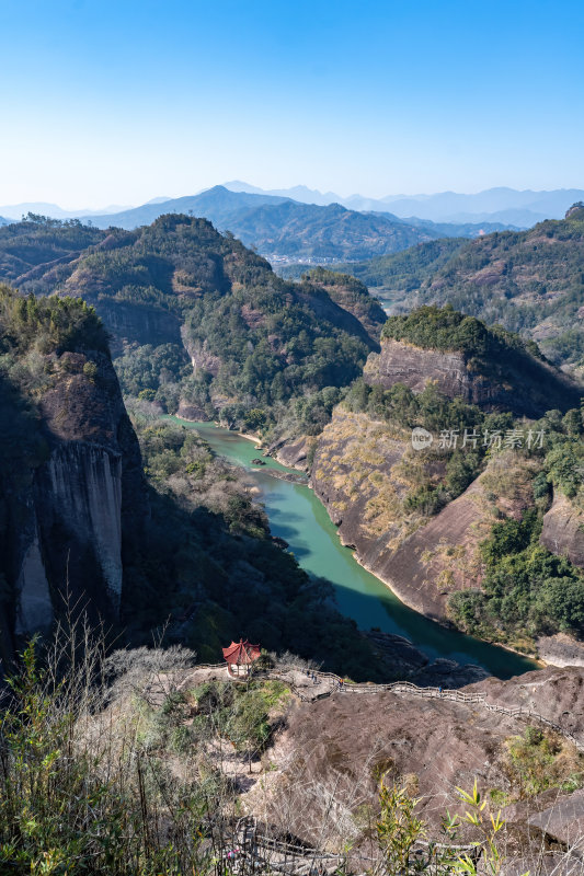 福建龙岩武夷山丹霞地貌与蜿蜒河流壮丽景色