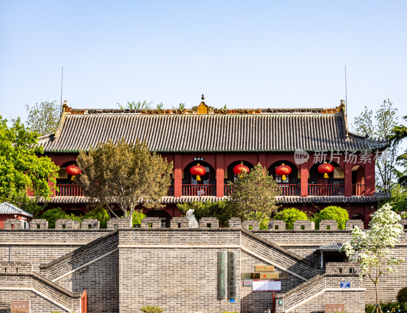 山东济宁太白楼建筑李白雕塑景观航拍视角