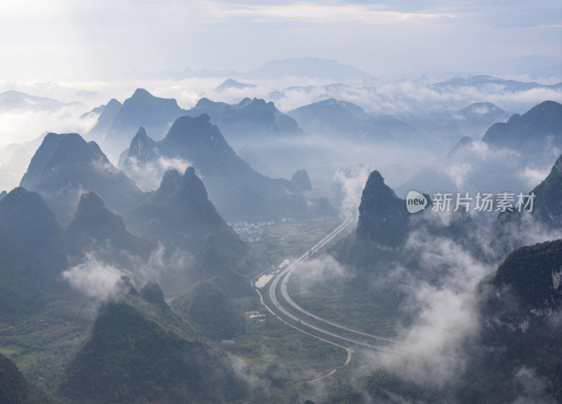 桂林鸟瞰图群山山巅清晨